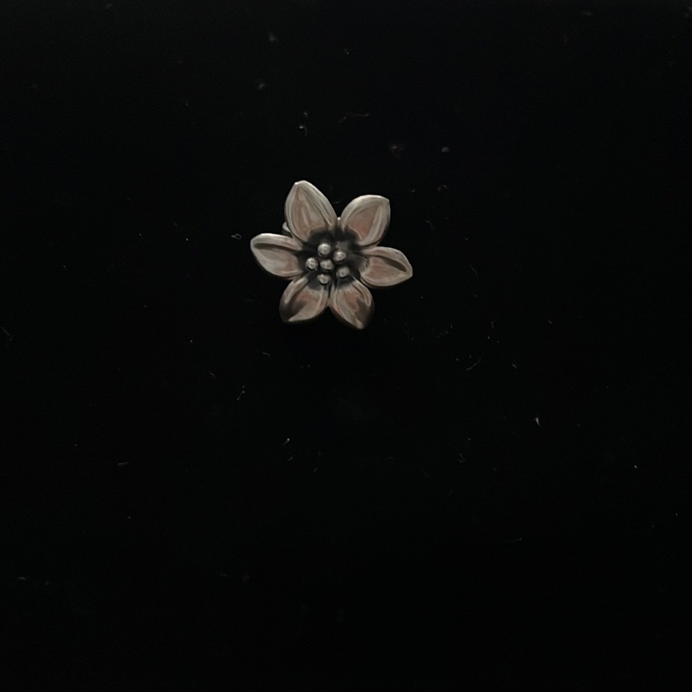 NWOT Unique Sterling Silver 950 Flower Adjustable.